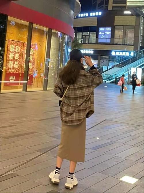 毛衣开衫这样搭，很显气质，出街吸睛第一名