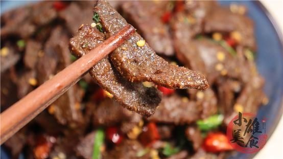 猪肝的正确吃法，血水和脏东西跑光，麻辣入味和牛肉干一样好吃