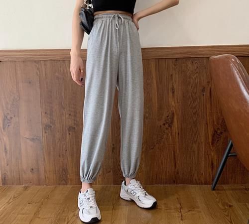 美skr 今年流行一种新穿法,叫衬衫+“卫裤”,时髦还显瘦,美skr人