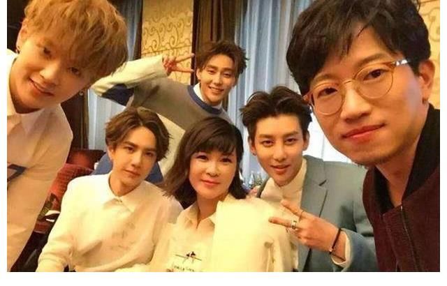 王一博、李汶翰、范丞丞、黄明昊Boss杜华,退出乐华娱乐股东行列