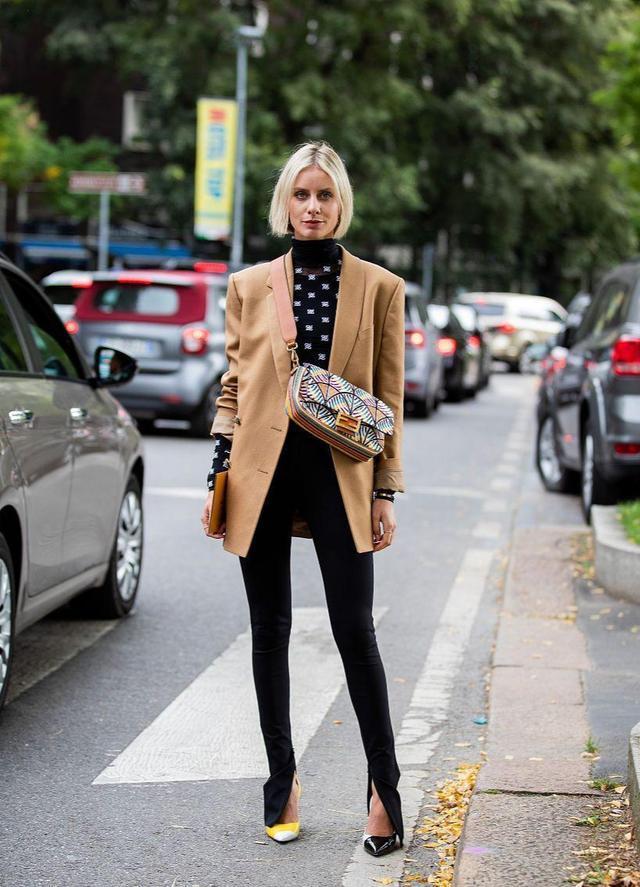 搭配|今秋流行的这“4款”裤子也太时髦了, 显高显瘦, 难怪明星也在穿