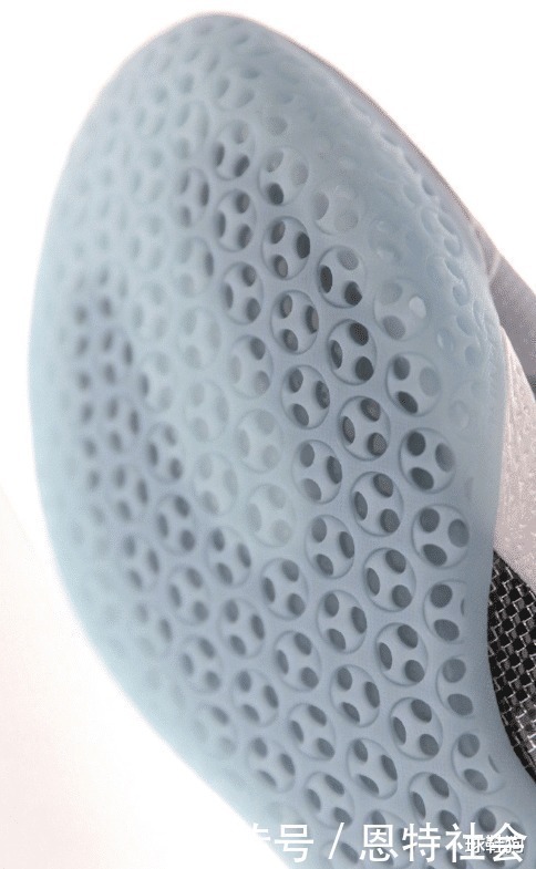 logo 驭帅14再曝新配色,换上耐克的大勾子,不得卖2000元