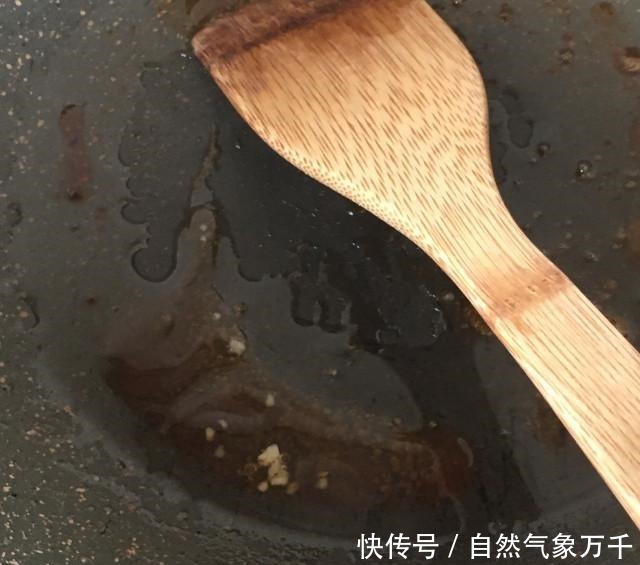 酸豆角烧排骨，香气扑鼻，一点都不油腻！