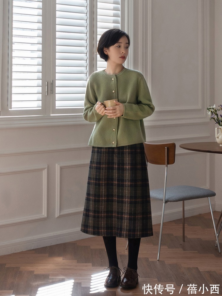 小姐姐|今年不流行“小黑裙”了,试试格纹半身裙,冬季最in的单品就是它