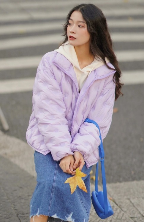 芭比 讲真,羽绒服穿这3种颜色太美了,时髦又保暖,适合黄黑皮