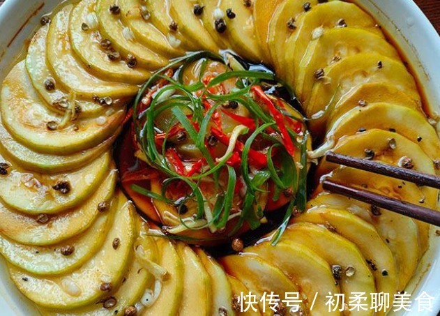 夏季|夏季，宁可不吃肉也要买瓜，切片一蒸，浇上料汁，比吃肉还鲜
