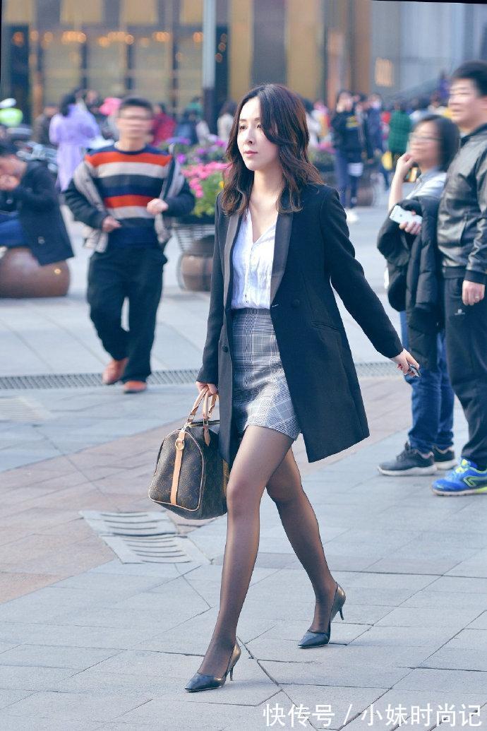 西装外套|街拍:西装外套别小瞧,搭配对单品不止优雅气质,穿起来就成焦点