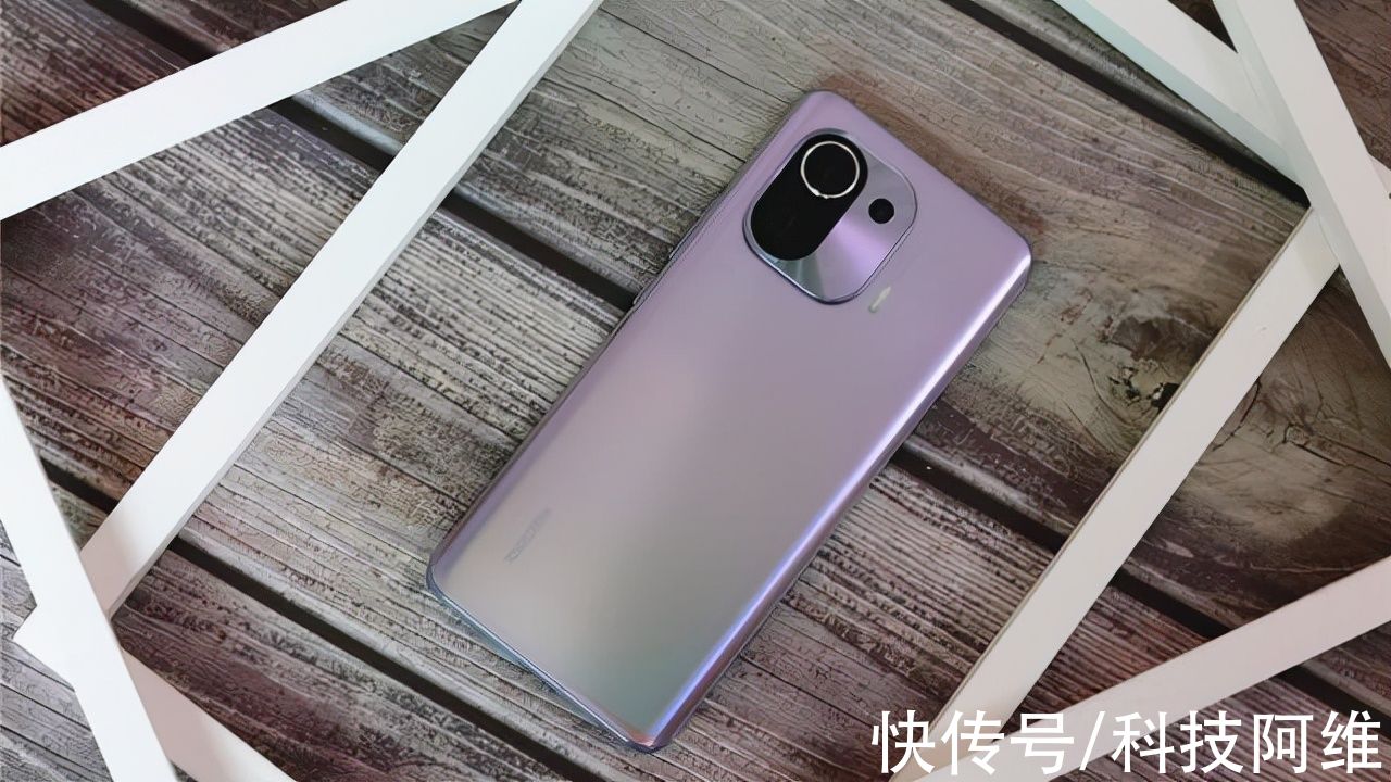 小米手机|从4999元跌至3699元，IP68防水+5000mAh，还买什么iPhone13？