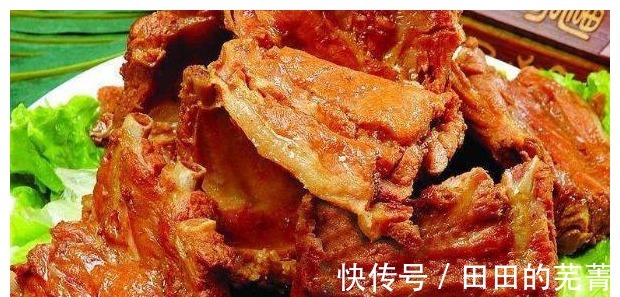 吃起来|夏日必备美食，鲜美可口的酱骨头，吃起来太爽了！