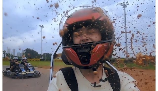 周也被烫出表情包,却给黄晓明烫水泡脚,怎么越来越像魏莱了?