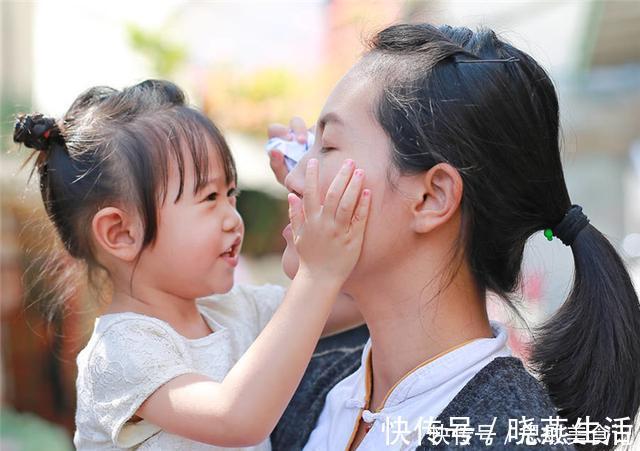 外孩子|二胎孙女顺利出生，产房外孩子爷爷说的话，让众人双手称赞