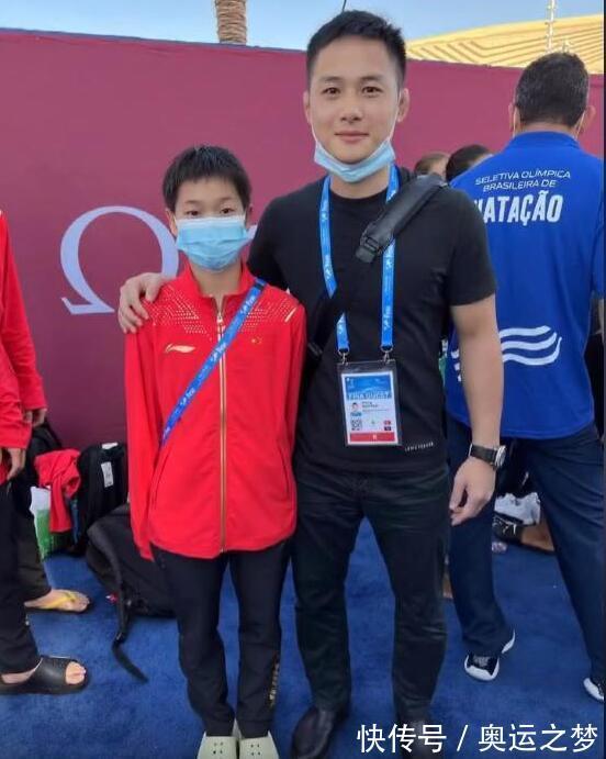 综合格斗|格斗冠军晒与全红婵合影:她说拿过奥运冠军 我说小屁孩不许撒谎