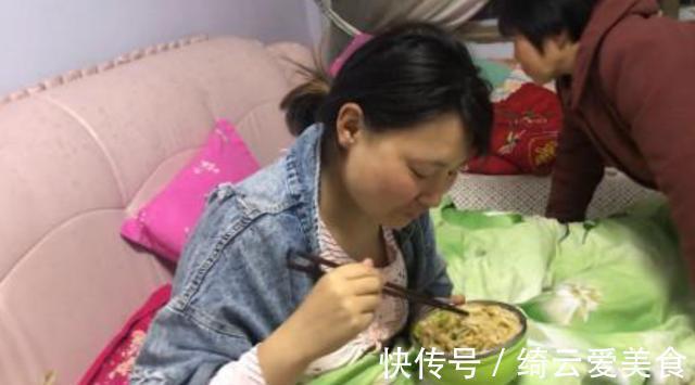 疲惫|月子里每天都是“剩菜”，宝妈怒掀饭桌，丈夫反手给妻子一巴掌