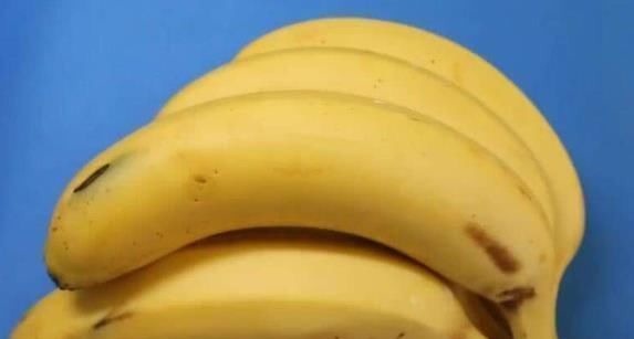 香蕉不易保存，教你一招，放10天也不腐烂不发黑，赶紧试试