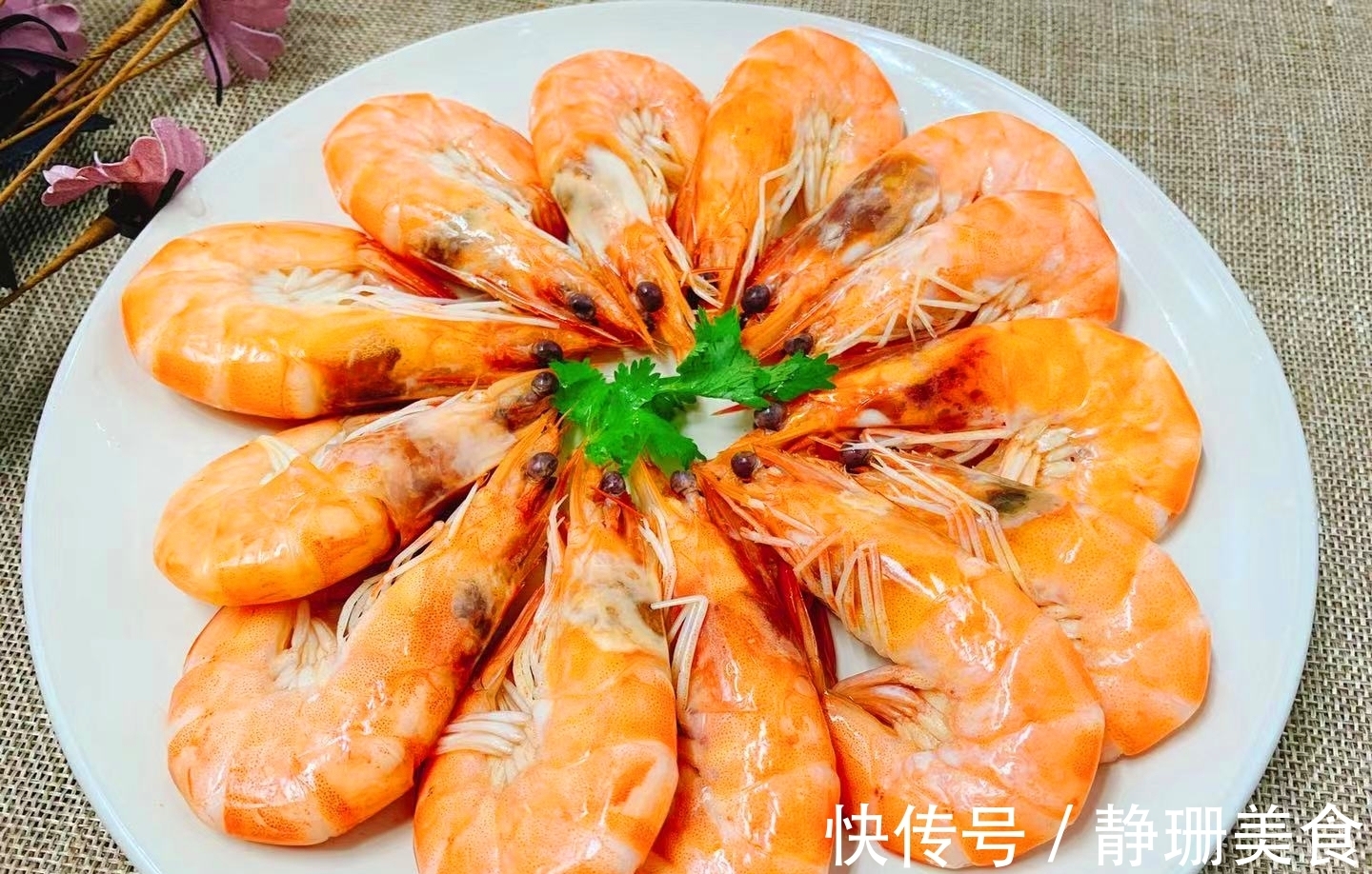 煮虾时，冷水煮还是热水煮？难怪虾又老又腥，都是错误做法惹的祸