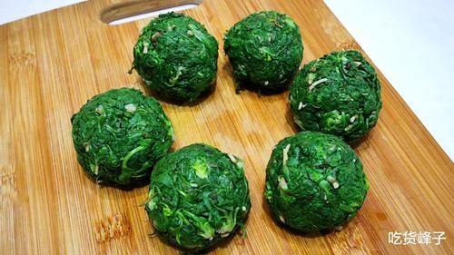 春天到了，因此春天遇到這4菜別錯過，等長大了叫白蒿，營養(yǎng)高味道鮮美