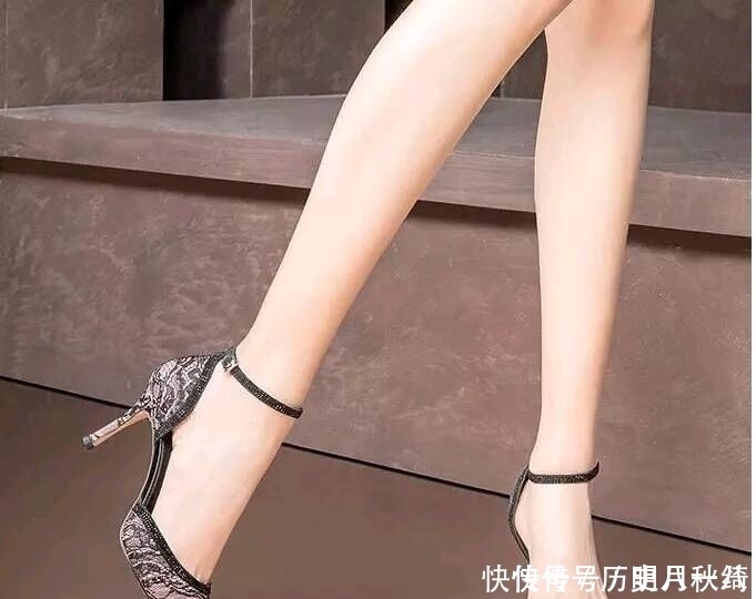 细跟鞋凸显气质，用魅力增强气场，让女人优雅华贵气息直线升级