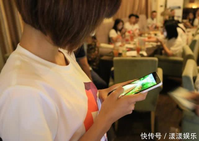 区别|同一款华为手机，网购和实体店购买的区别却很大说出来你别不信