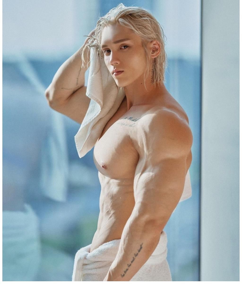 |解说搞笑吃鸡78:原来G港的肥物资都在这,数数几把信号枪和三级套?