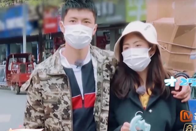 GAI住别墅开60万的车，宁桓宇的家穷住平房，穿25元的衣服