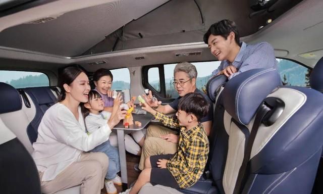 房车|30来万还选GL8跟奥德赛?买辆MPV外观的房车不香吗?