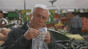 |搞笑GIF段子:姑娘,你这衣服,可真特别,挺环保的.......