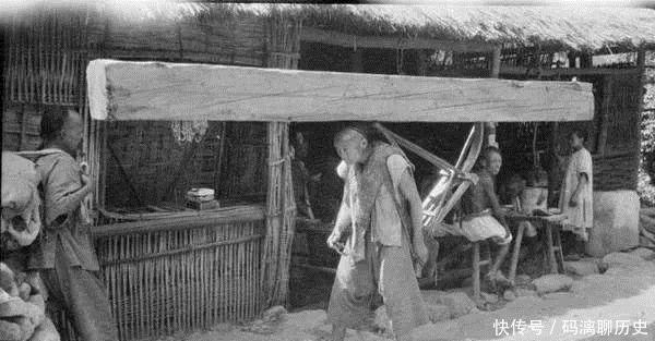 清朝|清朝老照片：图二先进的工厂让人感觉不可置信，图四是传统做鞋的老手艺