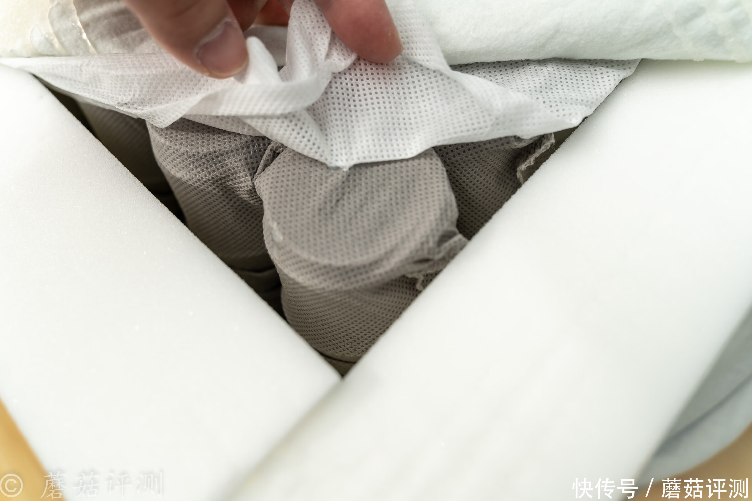 床垫|软硬兼具,好睡舒适、网易云舒零压感软硬两用弹簧床垫 体验评测