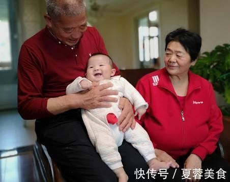 二胎|儿子工作后很少回家,50岁妈妈一气之下生了二胎,结果有苦说不出