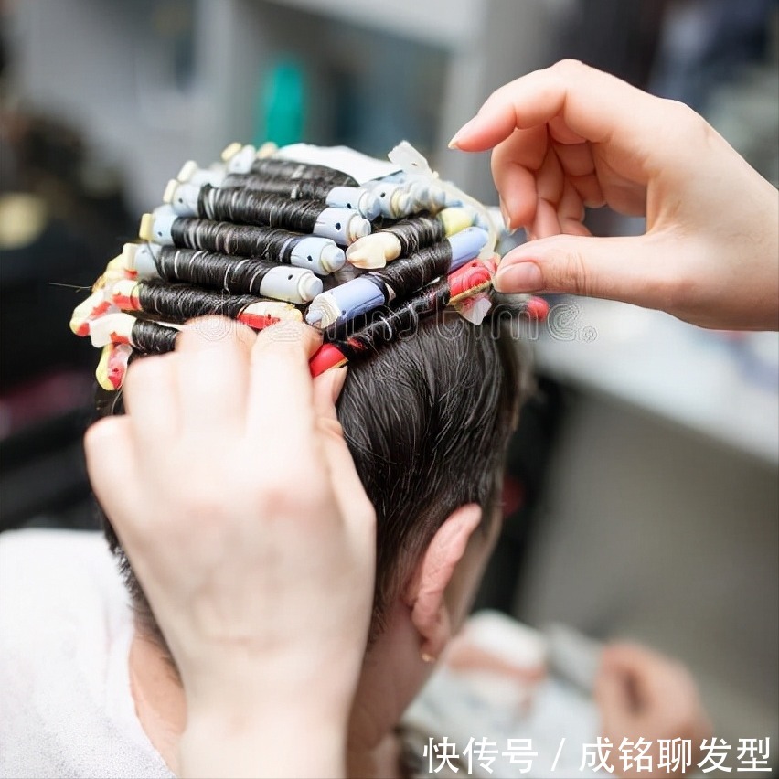 烫发 烫发后几天洗头最好?第一天洗去味,第二天洗去碱,超过三天伤发