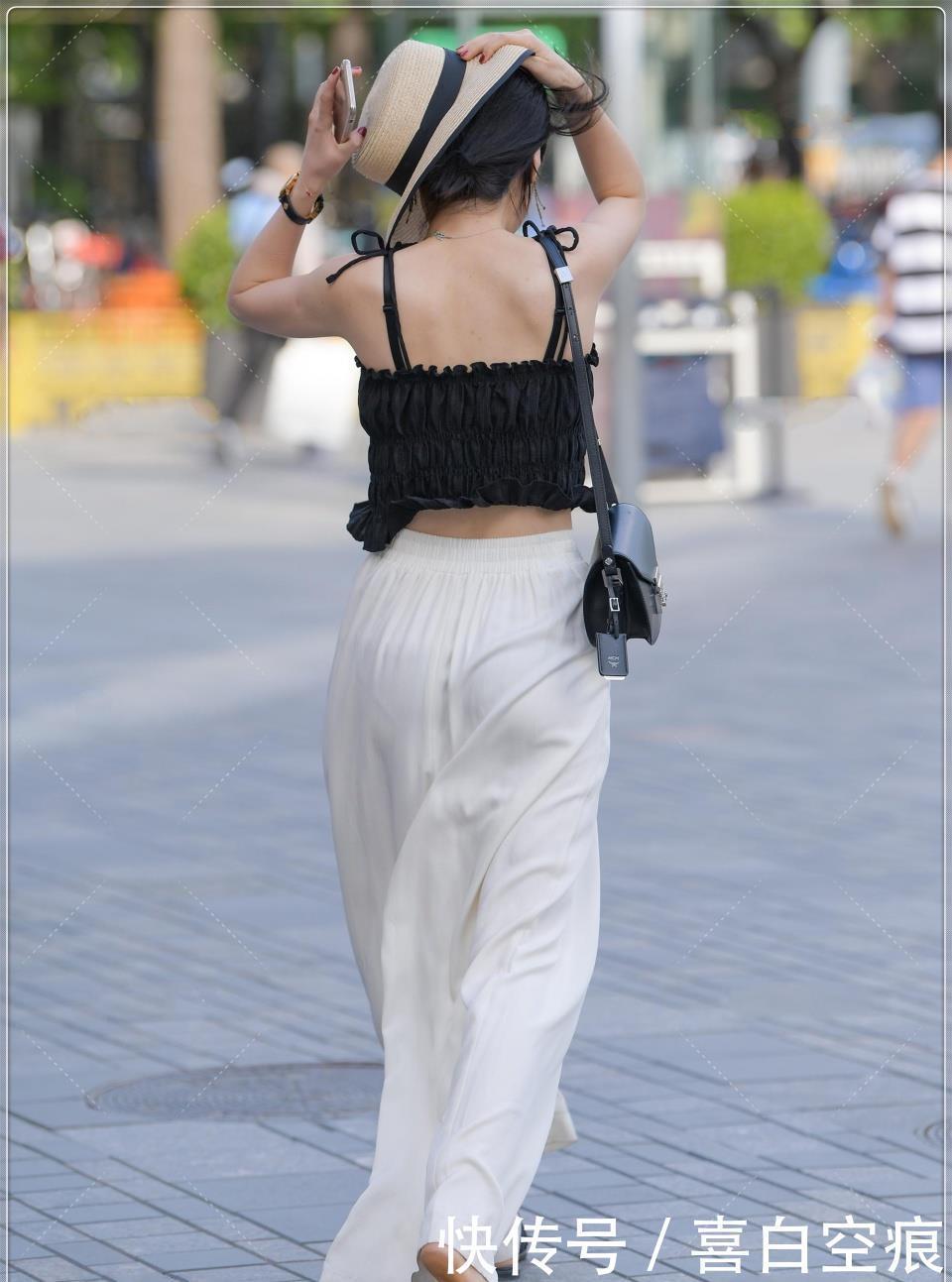 荷叶边吊带搭配纯白阔腿裤，清爽前卫，萧洒又潇洒