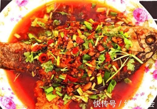 才知道，原来刮鱼鳞这么简单，只需一个塑料袋，刮得又快又干净