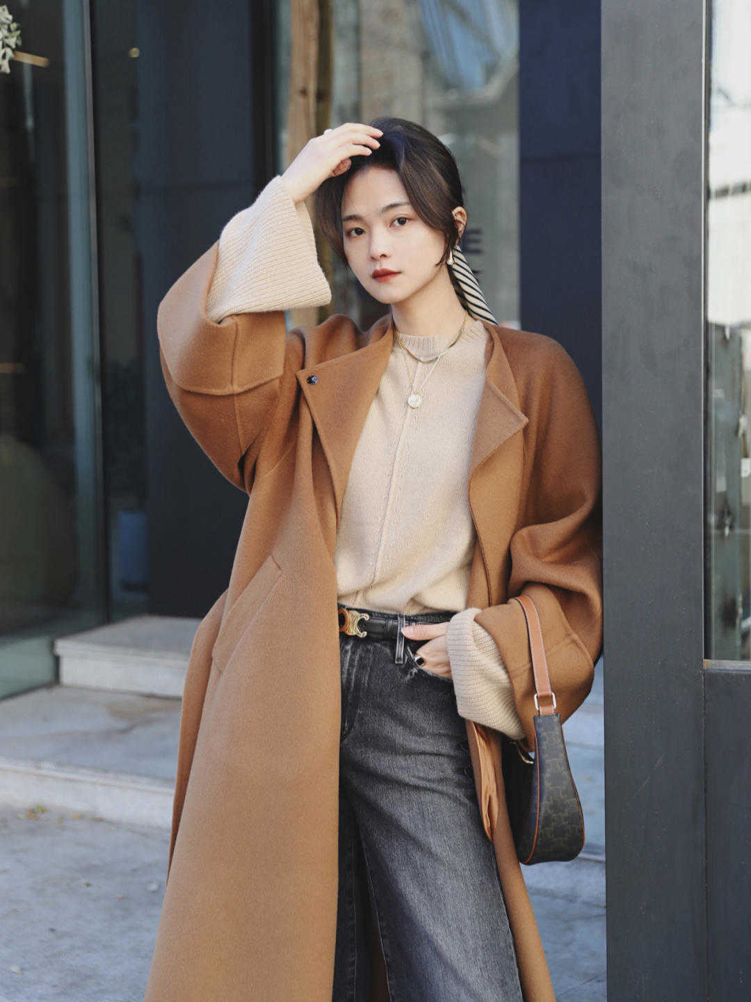 大衣 冬天穿裤子就选黑色牛仔裤,简约百搭不挑人,照着穿就对了