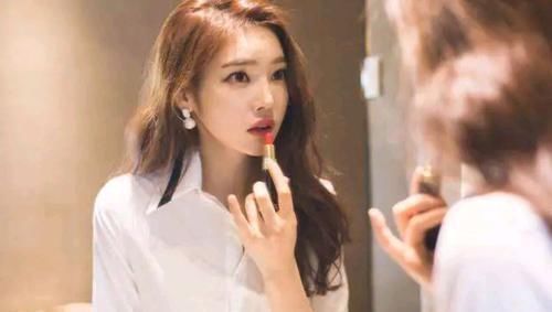 女人|这4个坏习惯,会让女生的嘴唇越来越丑!你也有的话,尽量改掉吧