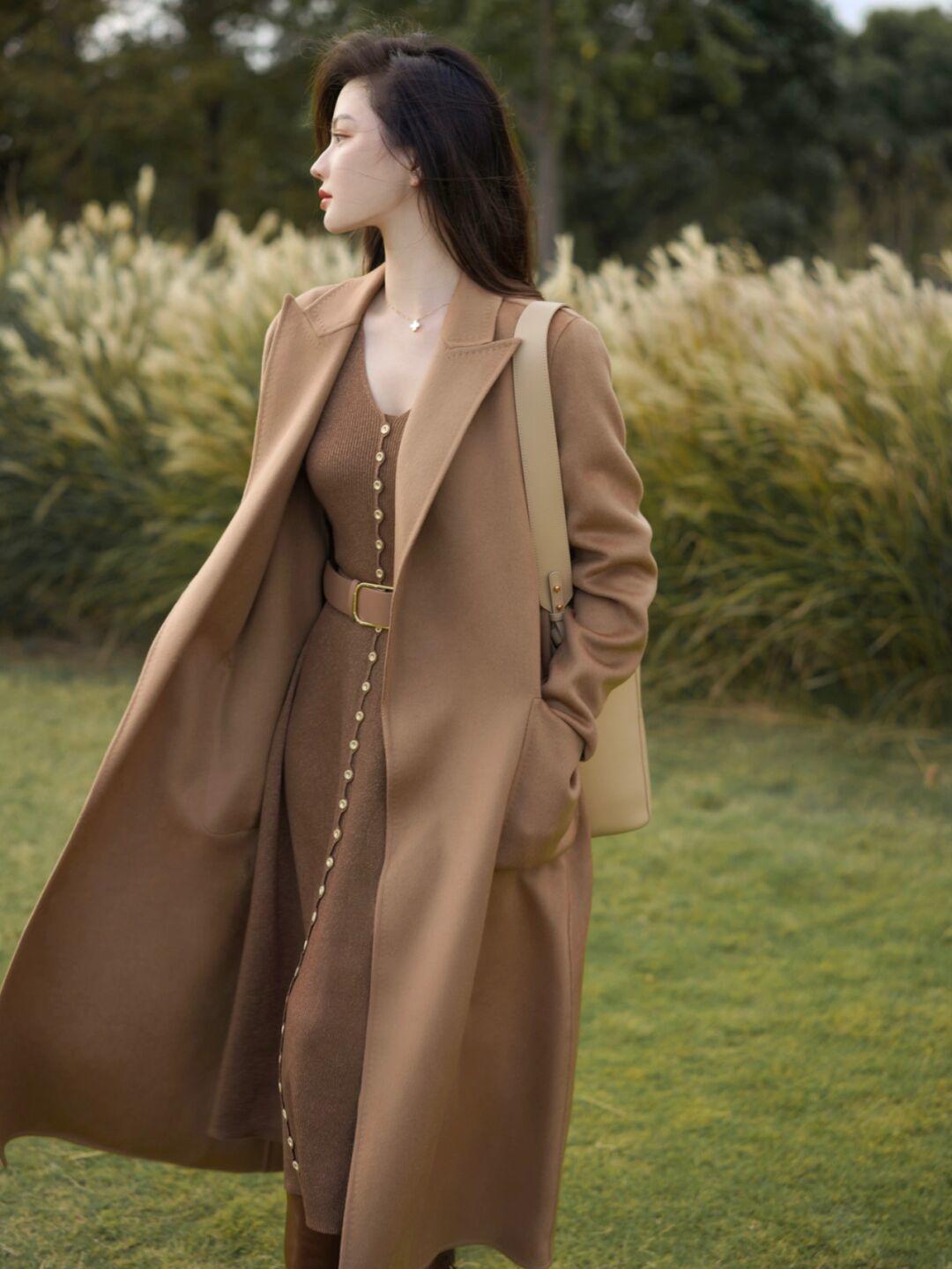 冬天|这个冬天还只会穿羽绒服?一件棕色大衣完全就能够搞定这个冬天,让你穿出女神范!