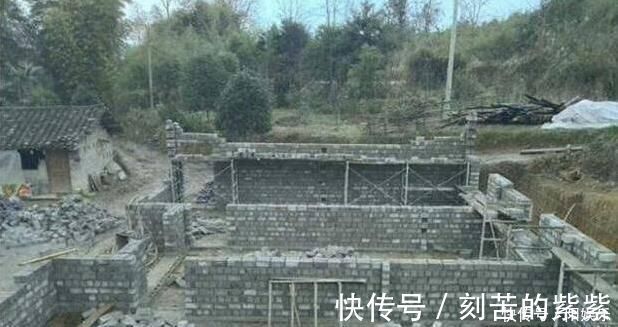 房子|邻居盖了栋这样的房子,村里人都被吓到了,现在房子空着没人住