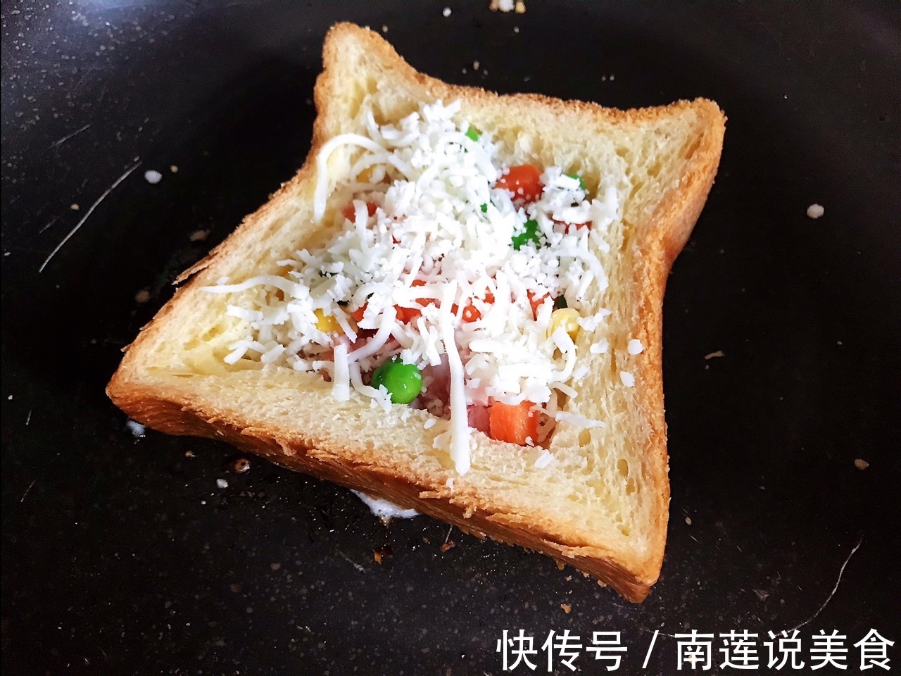 只用平底锅就能做出来的网红早餐,营养丰富,全家人都喜欢吃