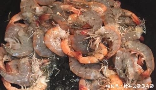 红烧大虾不会做?不用愁,只要加一碗“汁”,孩子馋的舔指头!