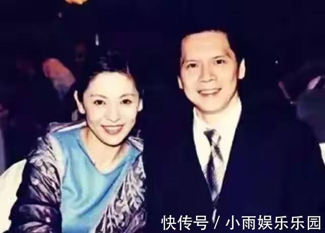 贵气|向太新年也换发型,烫“泡面头”配圆脸显贵气,阔太太也是洋气人