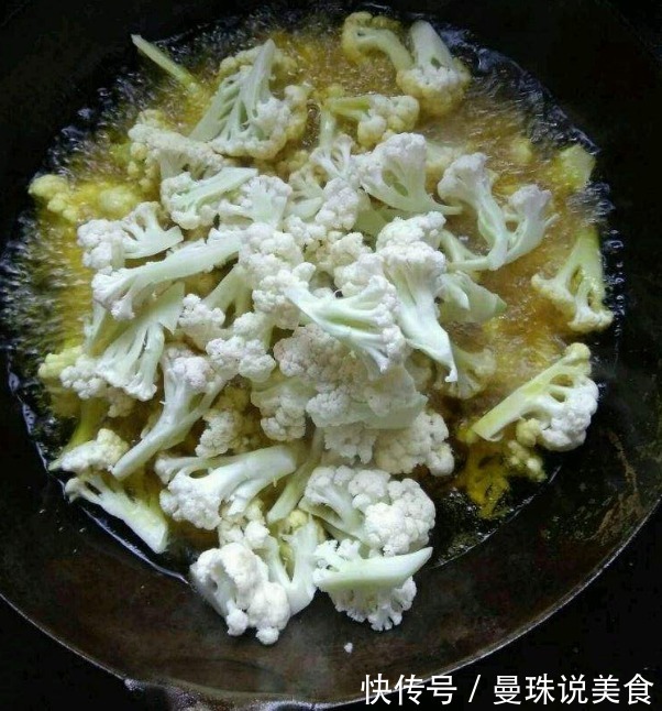 炒花菜前,过油还是焯水很多人都做错了,难怪口感差,还不入味