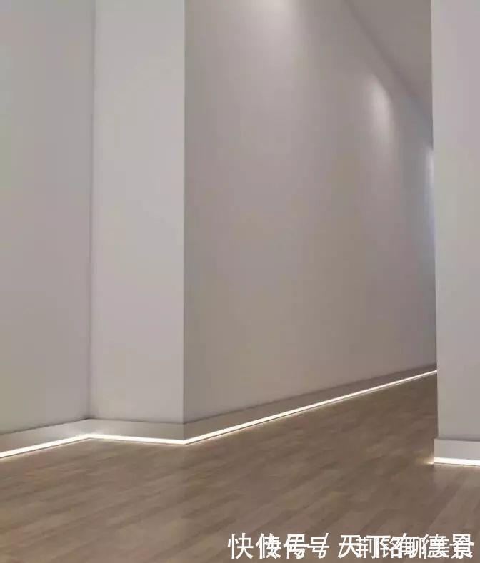 白模|传统的踢脚线已过时,创新设计才重要,让你的家瞬间变高级!