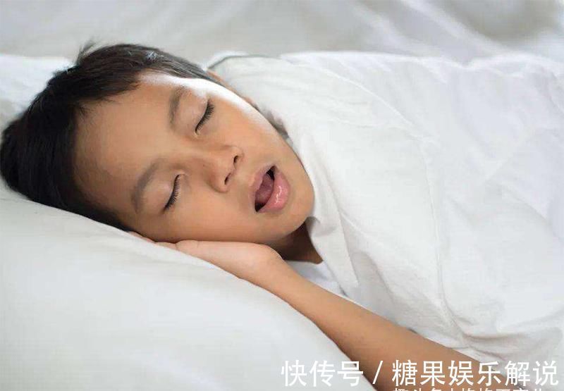 蛀牙|孩子换牙齿了，看到快长出的牙齿是歪的，该怎么办？