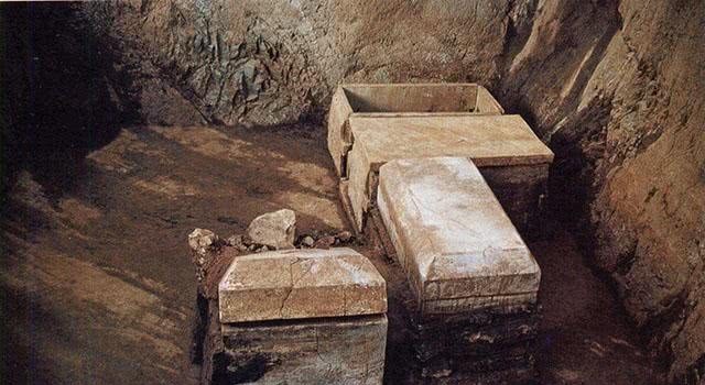 尽毁|1956年,郭沫若主张挖掘万历皇帝陵墓;开墓后文物尽毁,惨痛的教训