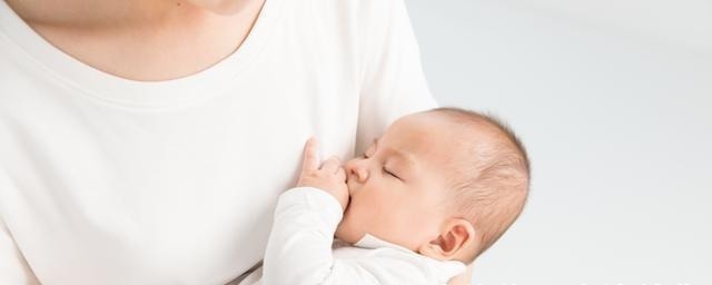 康明斯|宝宝多大能听懂大人说话?到这个月龄后,父母就别在娃面前争吵了