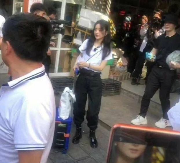 赵丽颖又被刷屏了？当妈妈以后脸真的会发光哦 谁会相信她33岁了