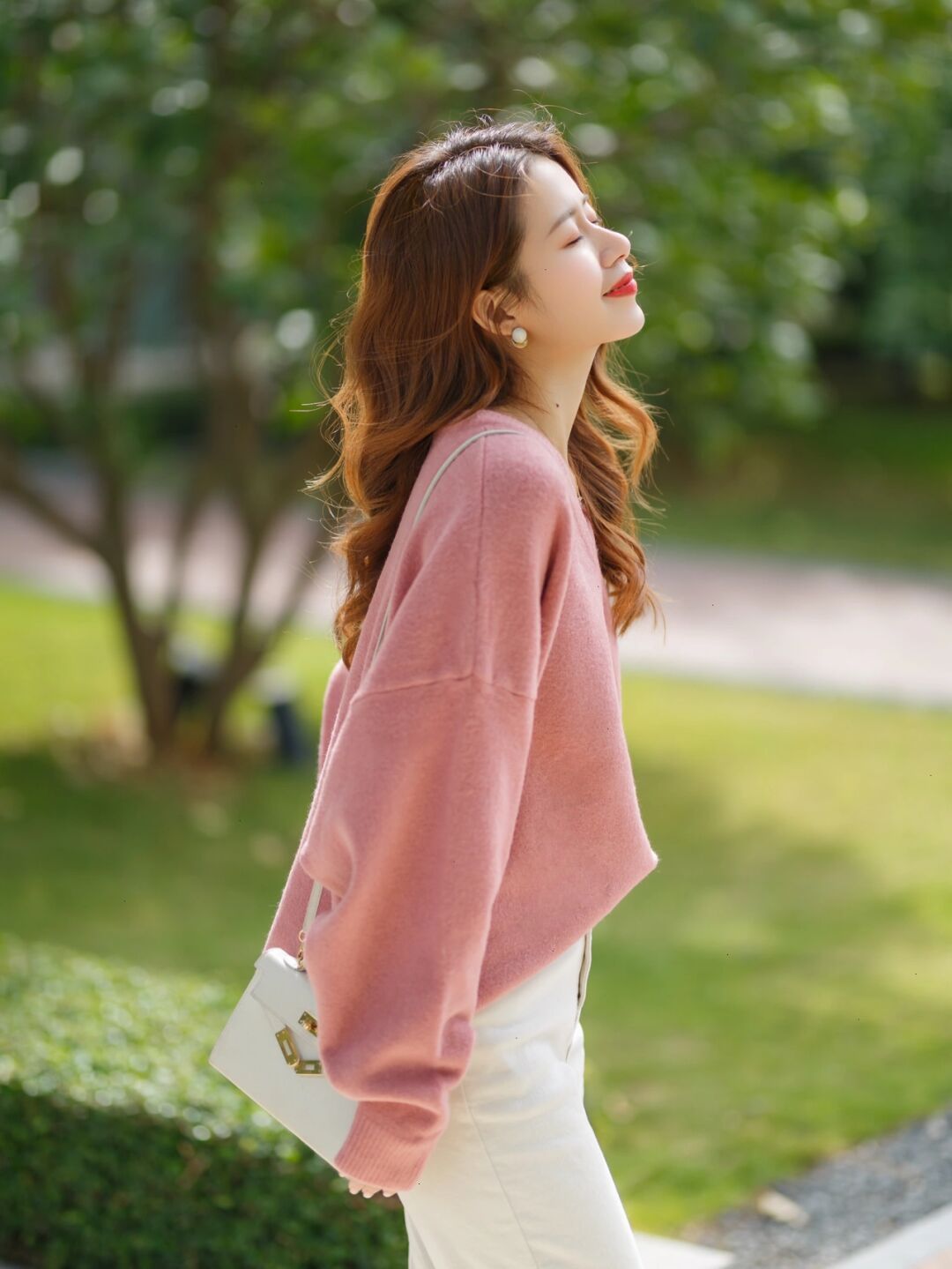 小姐姐 冬天降温了毛衣怎么穿?这几个搭配方法,让你秒变温柔小女人!