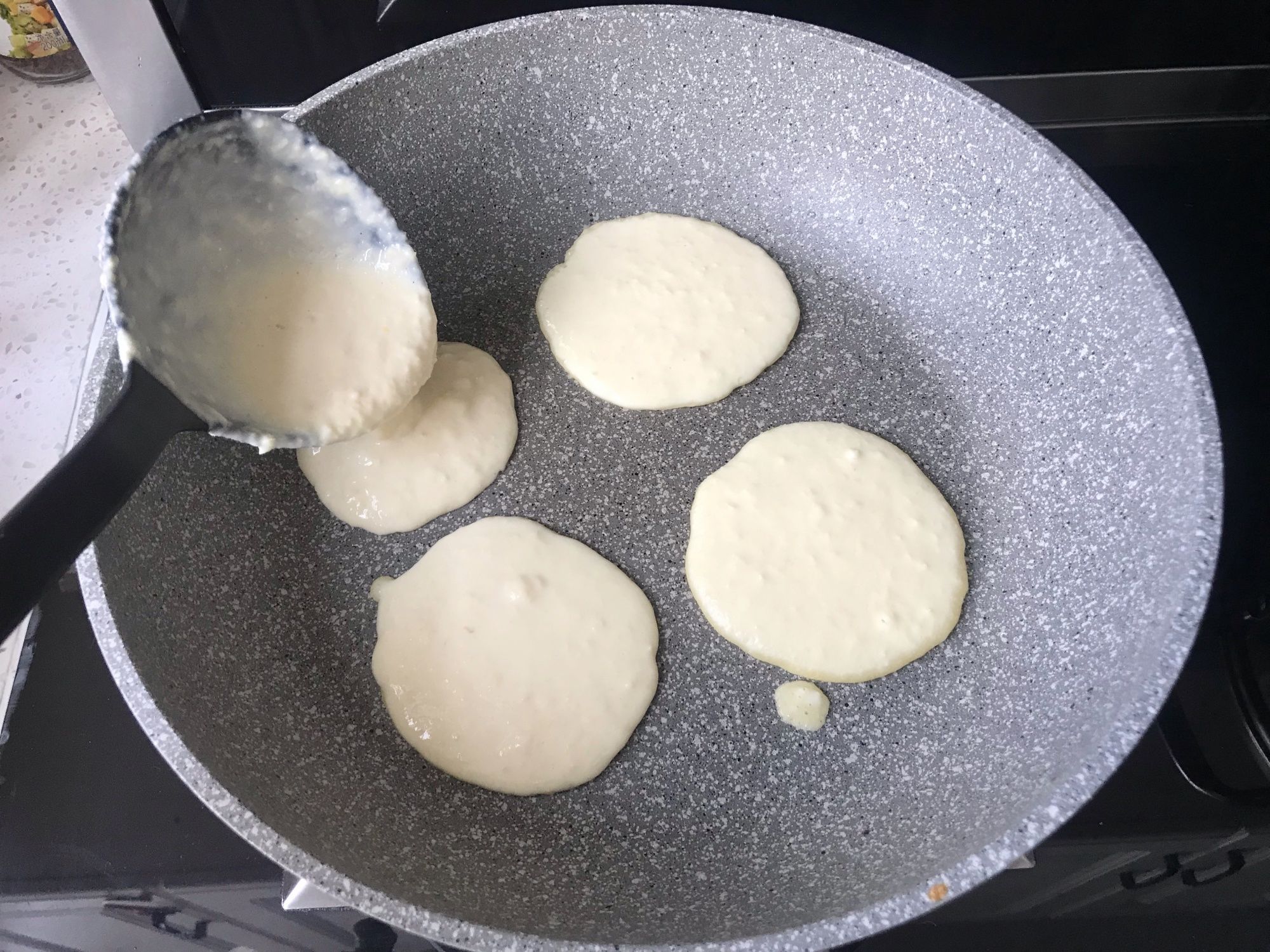 鲜玉米不蒸不煮，换个吃法做成早餐饼，清香美味，5分钟搞定早餐