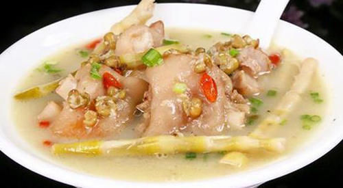 猪脚|美食看看:烧魔芋,青椒炒豆腐干,肉末烧豆腐,绿豆小笋煲猪脚的做法