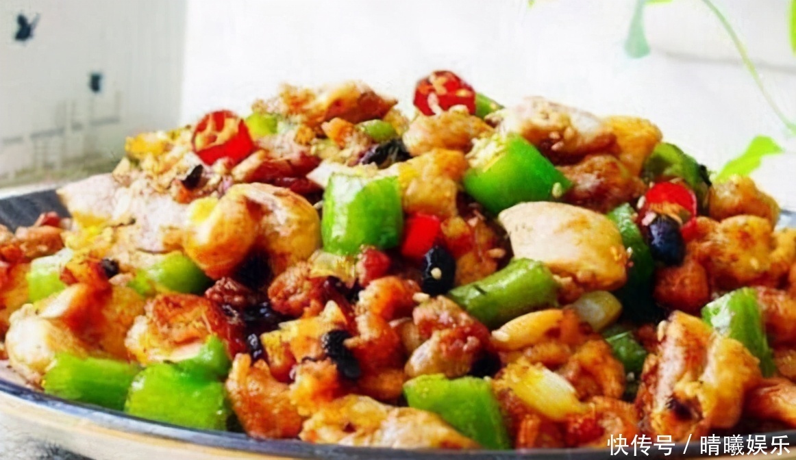 女性不想满脸皱纹,要学会吃三种美食,美容养