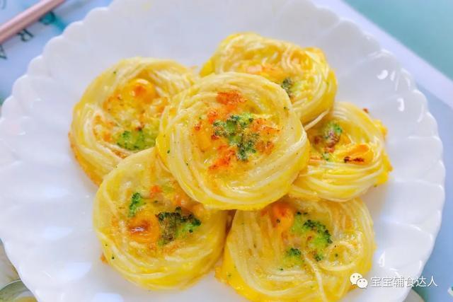 不加面粉的“盘丝饼”，娃吃的比谁都香！鲜嫩香甜又补钙